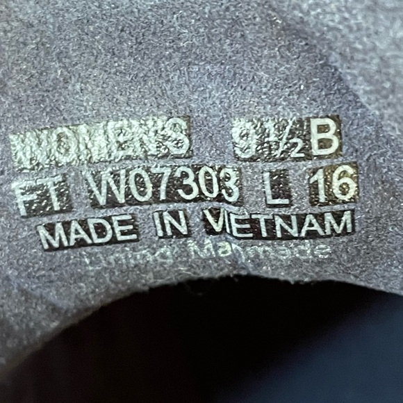 👟 Cole Haan Women’s Navy Blue Perforated Comfy Sneakers. Leather upper. 👟 - Picture 12 of 12